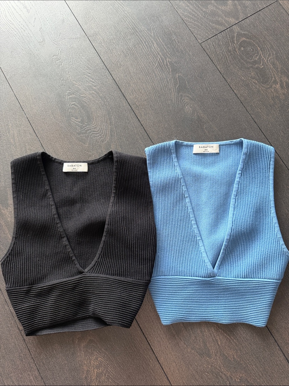 Babaton Ribbed V-Neck Cropped top